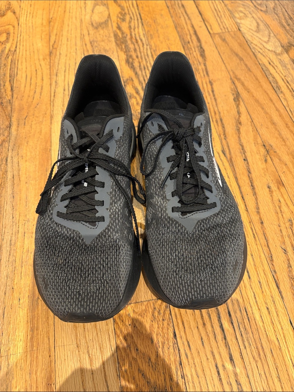 Brooks size 9.5 running sneakers M